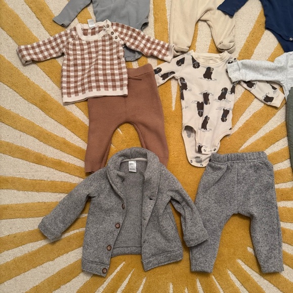 Baby boy bundle - 12 mos - Picture 2 of 5